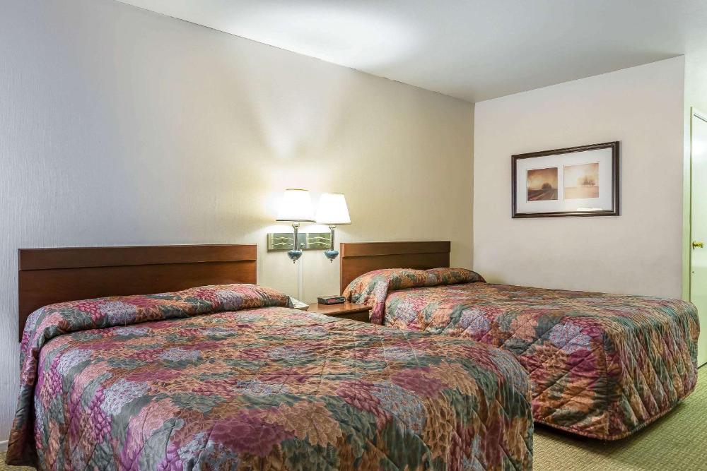 Double Room with Two Double Beds - Non-Smoking interior